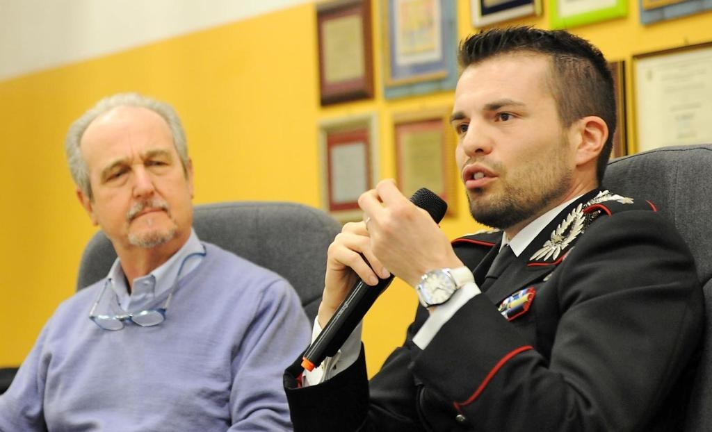 Maurizio Ruzzenti e il capitano Gabriele Schiaffini incontrano gli studenti dell'istituto Medici durante la Settimana dello sport